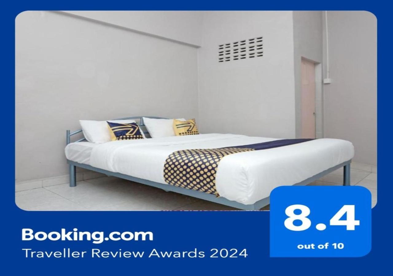 Oyo 2200 Hotel Gunung Sari Rantauprapat Esterno foto