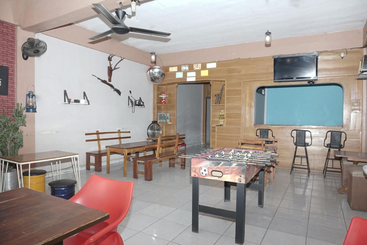 Oyo 2200 Hotel Gunung Sari Rantauprapat Esterno foto